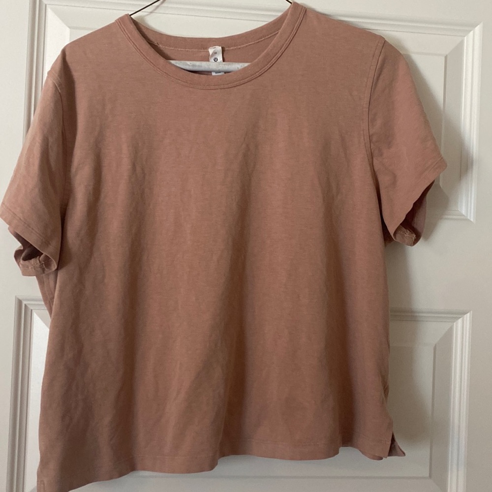 Womens cropped Lulu lemon tee